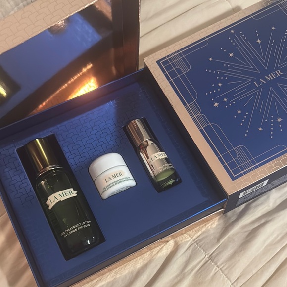 La Mer Skincare Trio in Elegant Blue Box